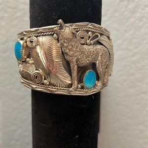 Native America Navajo Sterling Silver Turquoise Bracelet Wolf Cuff.